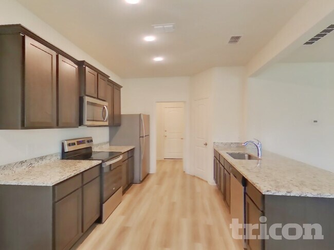 Building Photo - 230 Banjo Trl