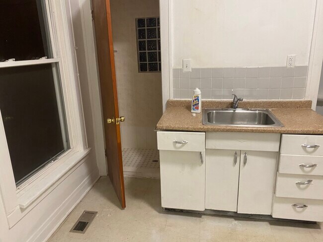 Foto del edificio - 2149 W Erie St
