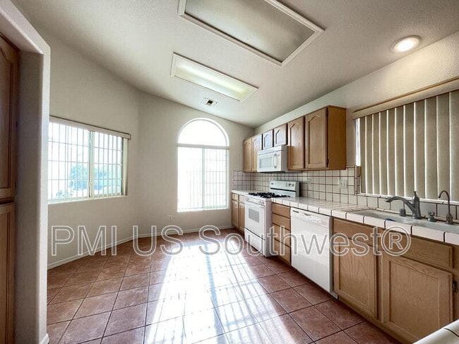 Building Photo - 2163 Hi Jolly Dr