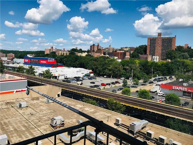 Foto del edificio - 225 W 233rd St