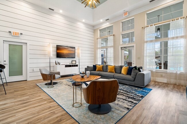 Building Photo - Hawthorne at Main