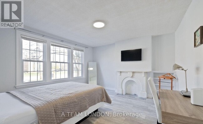 Photo du bâtiment - 389 Dufferin Ave