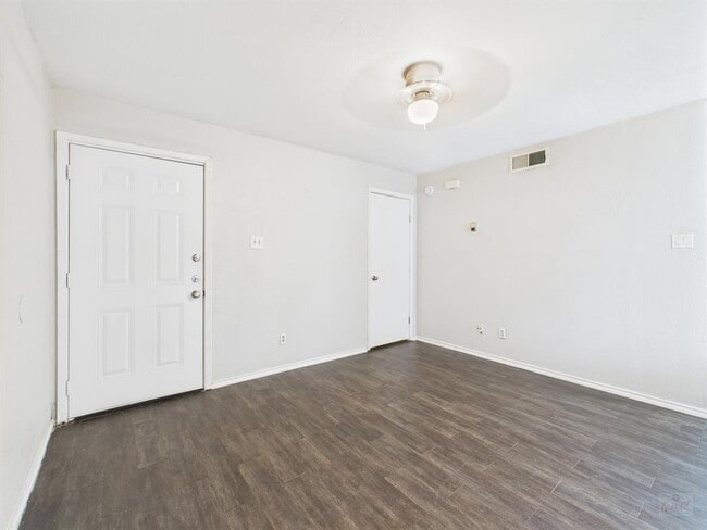 Building Photo - 1840 Burton Dr