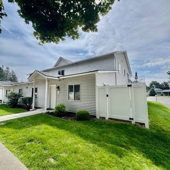 Building Photo - Modern 1 Bed, 1 Bath Ground-Floor Condo in...