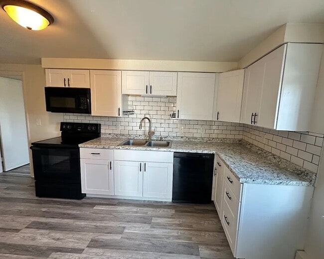 Building Photo - 58 N Front St