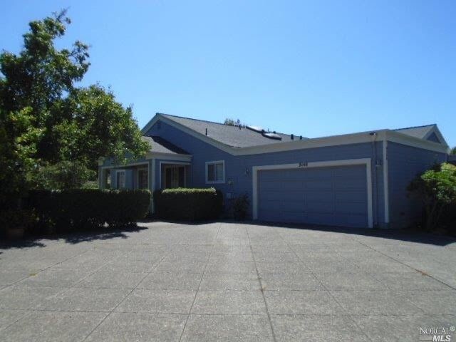 Building Photo - Lakewood Hills Duet
