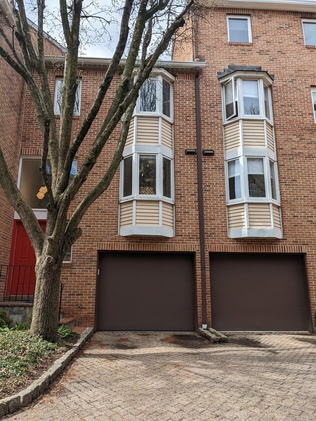 Primary Photo - 102 Forest St