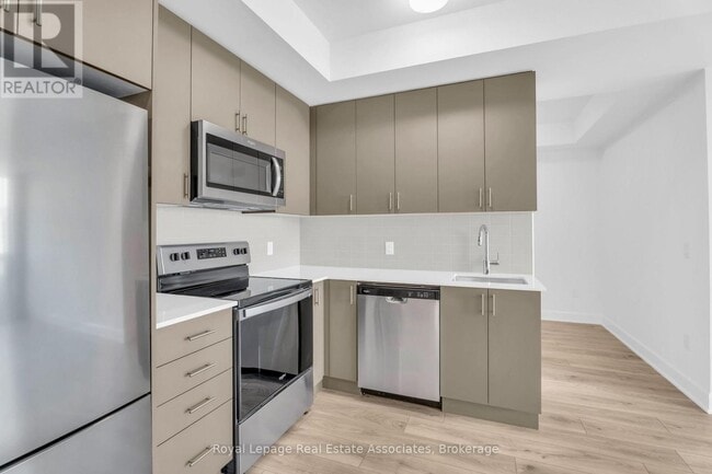 Building Photo - 3240-3240 William Coltson Ave