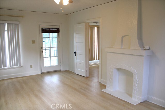 Foto del edificio - 1848 Temple Ave