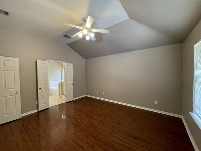 Foto del edificio - 1412 Firebush Dr