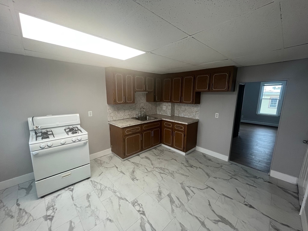 Primary Photo - 185 Marion St