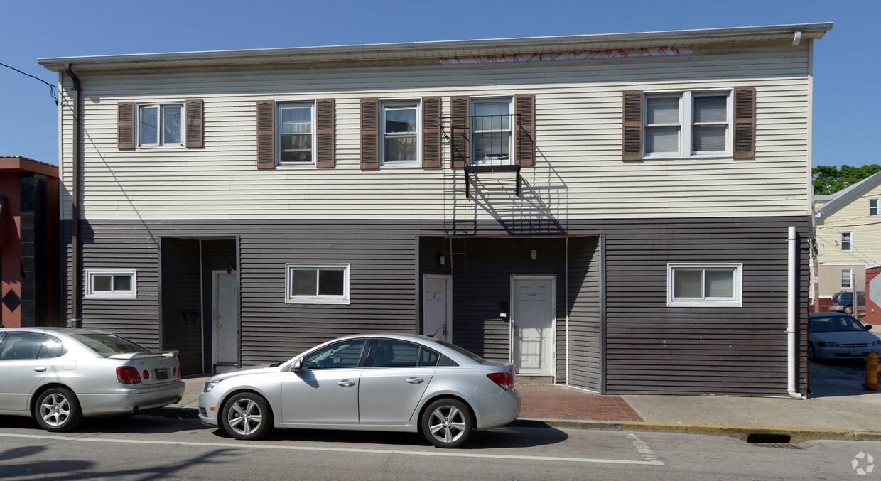 Building Photo - 606 Dexter St