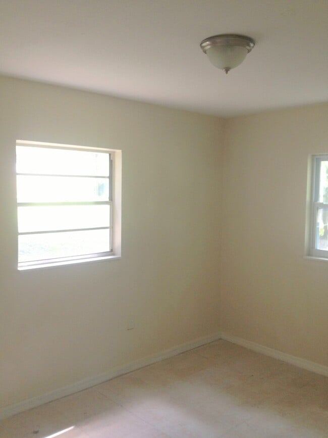 Foto del edificio - Quiet Dade City 3BR/1BA Block Home !