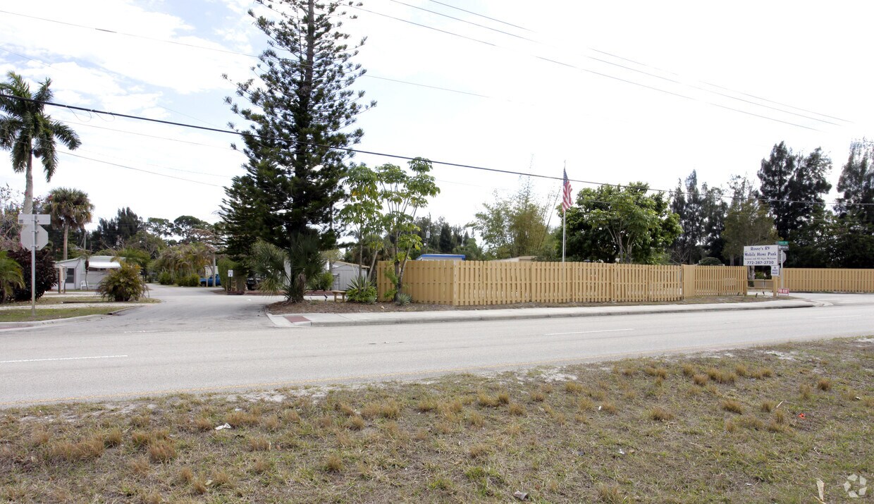 Ronny's RV and Mobile Home Park Apartments in Stuart, FL