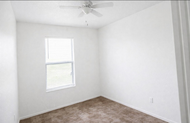 Building Photo - 1705 Benttree Dr