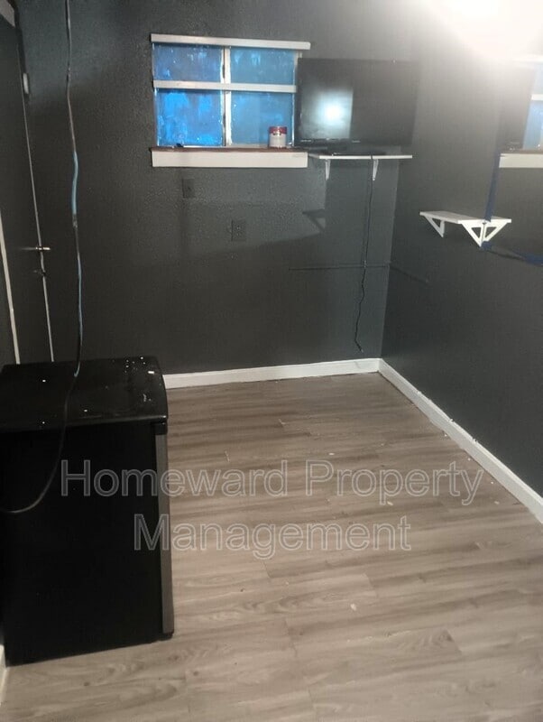 Photo - 3803 Meadowbrook Dr Apartment