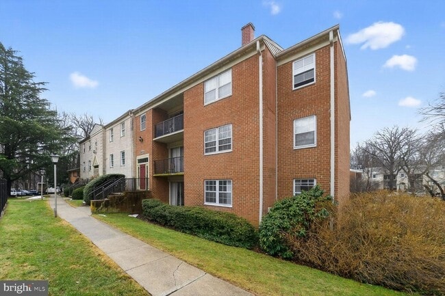 Building Photo - 868 College Pkwy