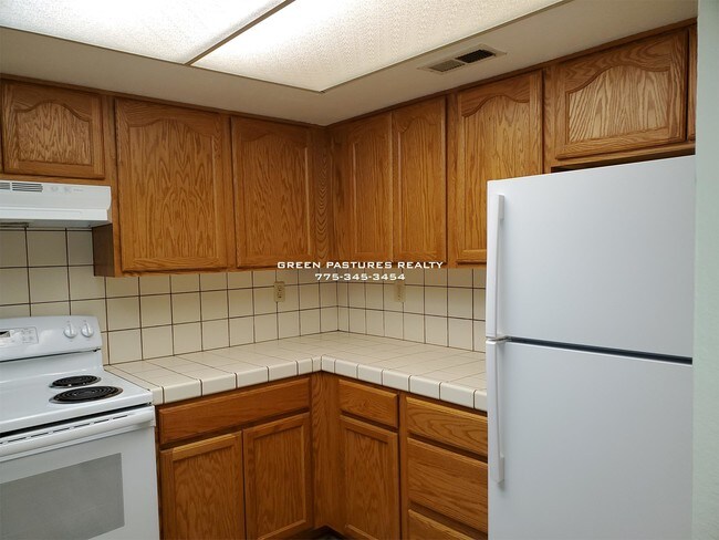 Building Photo - 957 Tyler Way