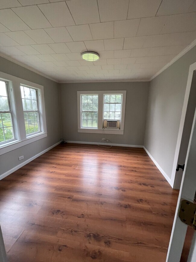 Building Photo - 2 Bed/1 Bath House