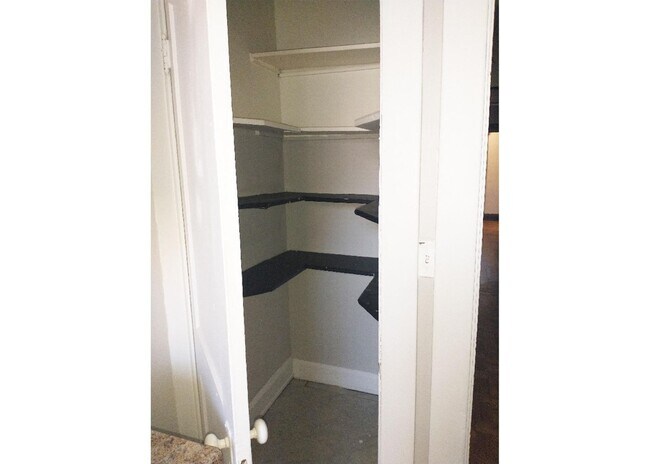 Interior Photo - 3238 Bishop Street