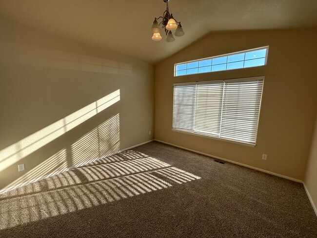 Building Photo - 5 Bedroom, 4 Bath home in the Lorson Ranch...