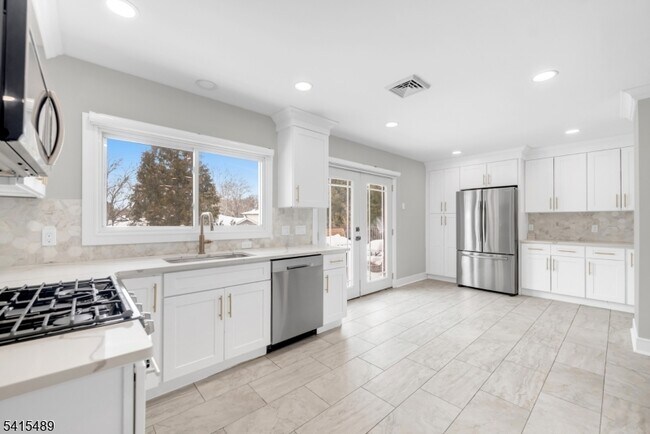 Foto del edificio - 475 Cedar Ln