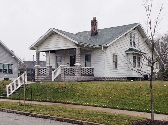 Building Photo - 1028 Highland Ave