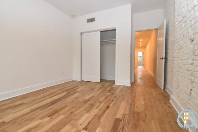 Foto del edificio - 74 MacDougal St