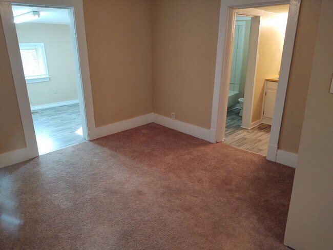 Foto del edificio - 2400 Ridgecrest Dr