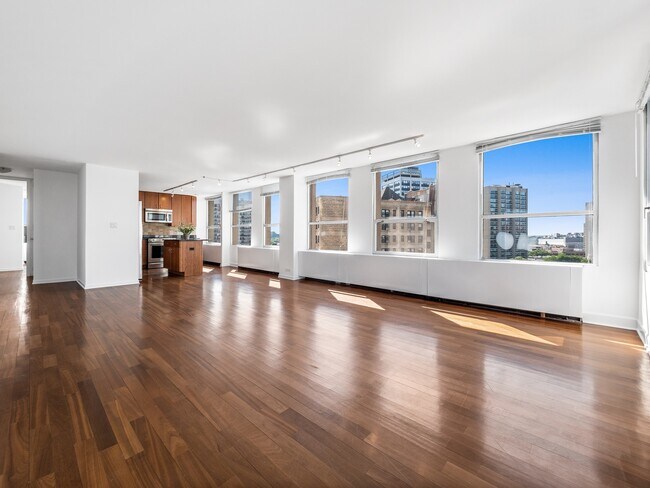 Building Photo - 2626 N Lakeview Ave