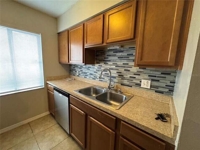 Foto del edificio - 7505 Pitch Pine Cir