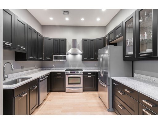 Primary Photo - 64 E Brookline St