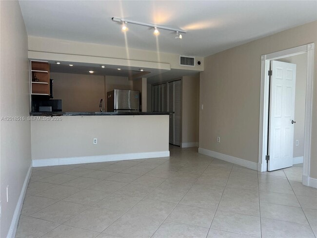 Building Photo - 345 Ocean Dr