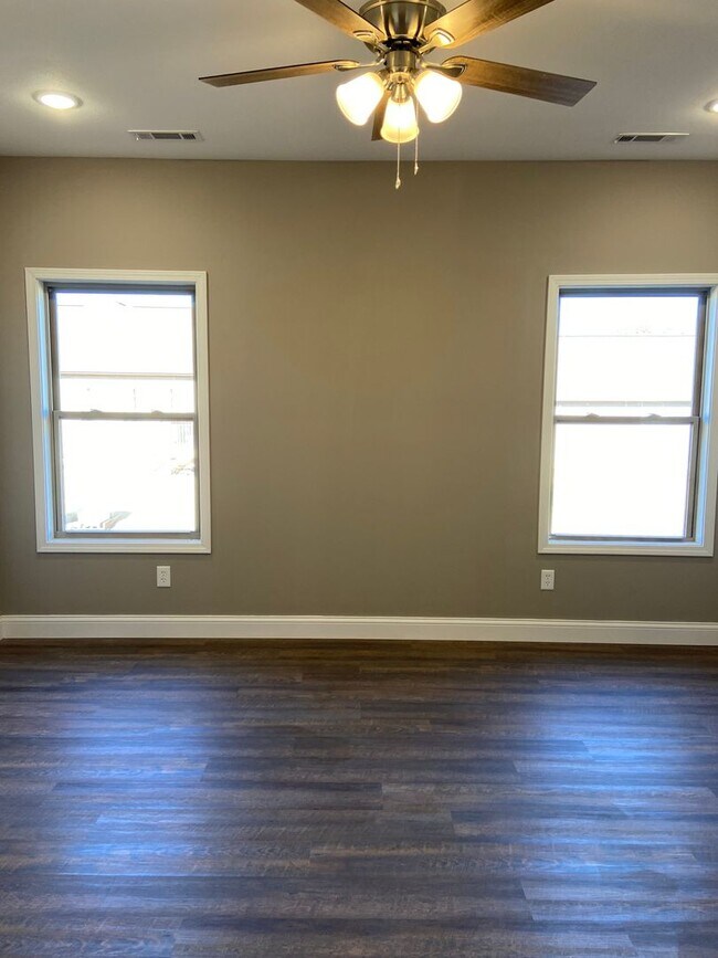 Foto del edificio - New condo for lease - 303 Deerfield RIdge ...
