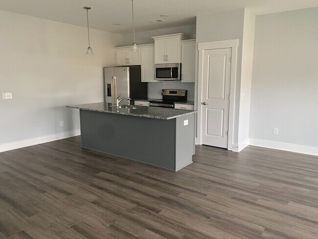 Building Photo - Beautiful Townhome in Franklin, TN!