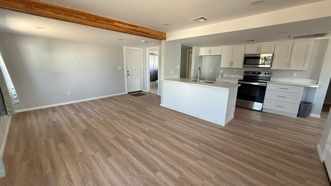 Building Photo - 3020 E Virginia Ave