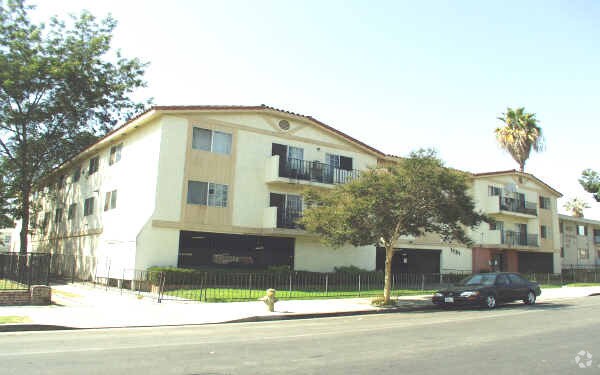 Building Photo - 1131 Elden Ave