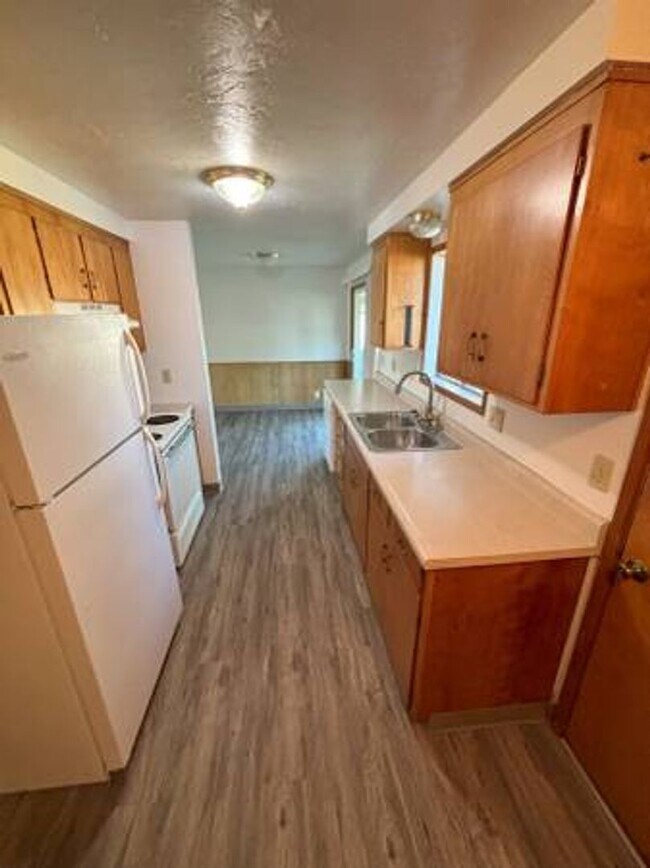 Foto del edificio - 4669-4671 Barger Ave