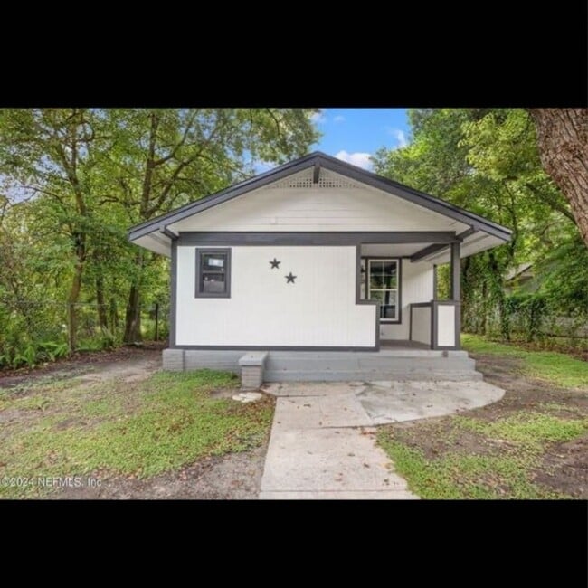 Building Photo - 922 Glencarin St