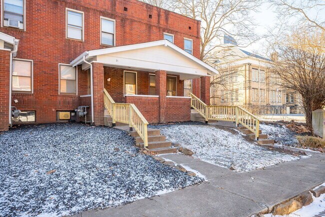 Foto del edificio - 93 Wilber Ave