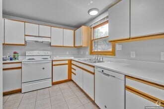 Building Photo - 2795-2797-2797 St Ann Dr