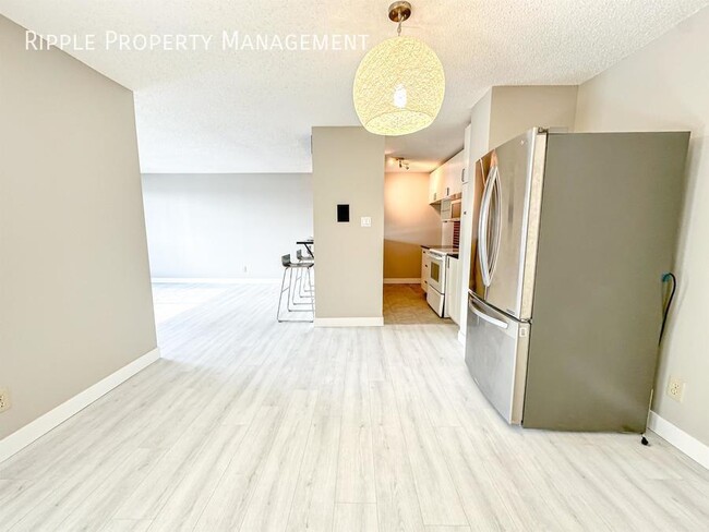 Building Photo - COZY 2 BEDS/ 1 BATHS CONDO IN THE HEART OF...