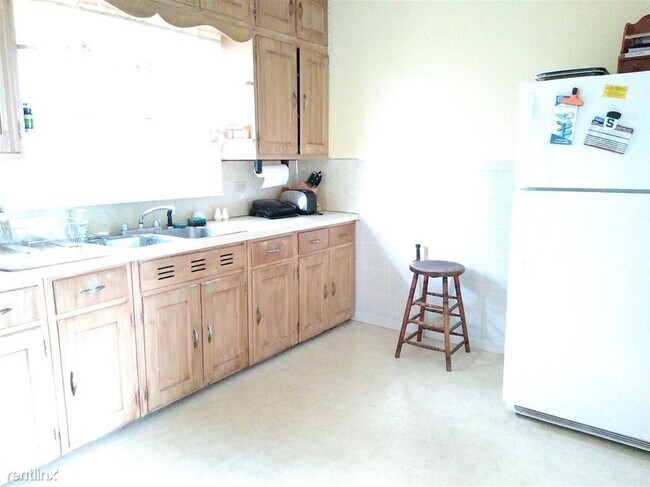 Building Photo - 3 br, 1 bath House - 1216 N Waterloo St