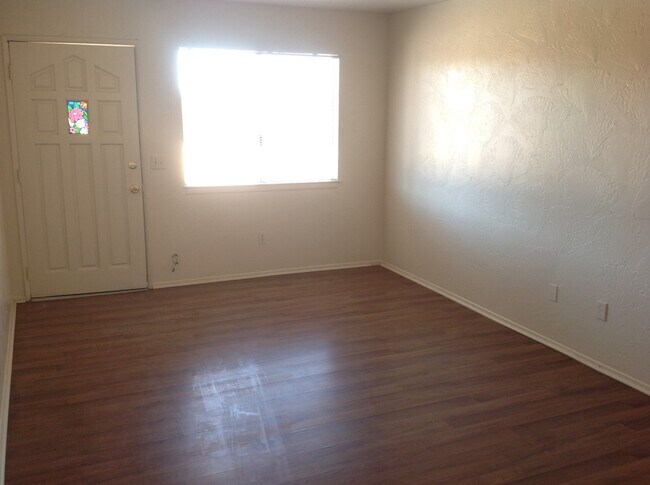 Foto del edificio - 21335 Bear Valley Rd