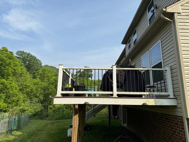 Building Photo - 8059 Hinsdale Ln