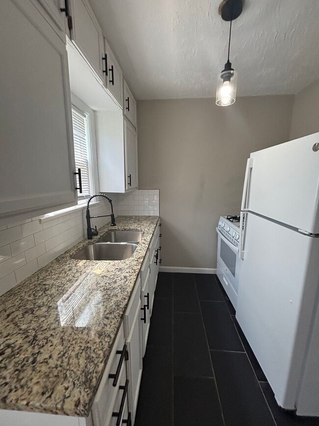 Building Photo - Charming 2 Bedroom 1 Bathroom Home located Northeast Wichita-Move In Ready