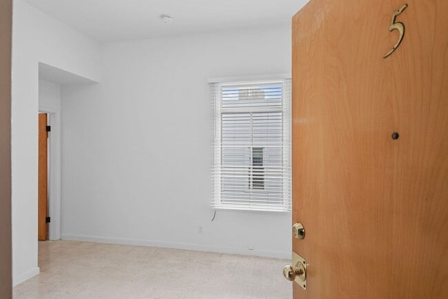 Photo - 546 Green St Apartment