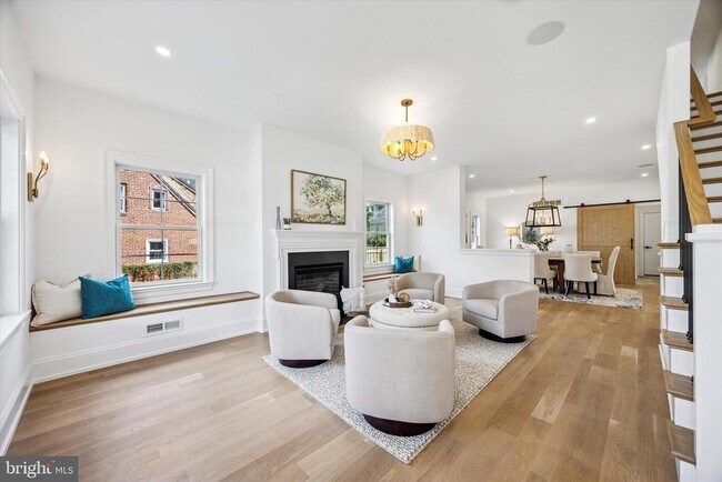 Foto del edificio - 412 E Jefferson St