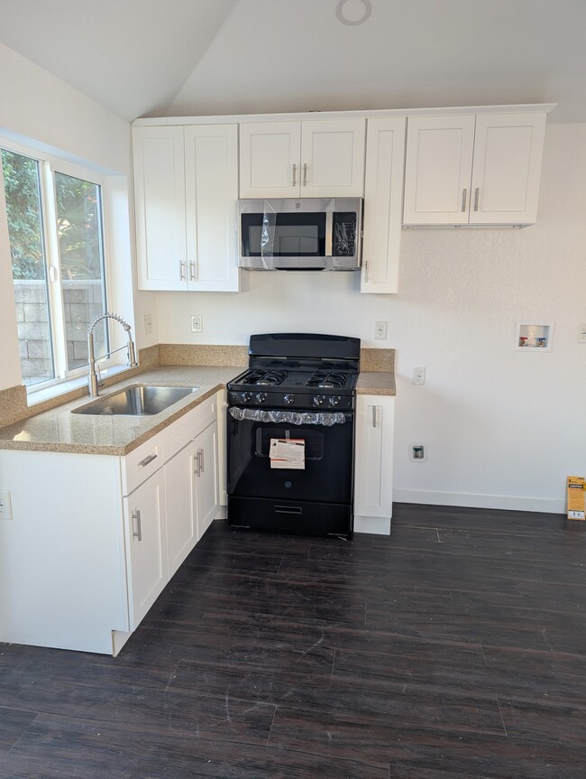 Kitchen - 3722 Potomac Ave