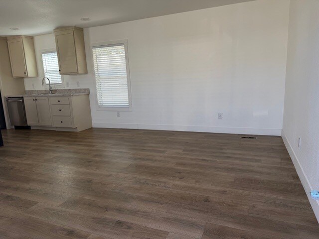 Foto del edificio - 2060 N Center St